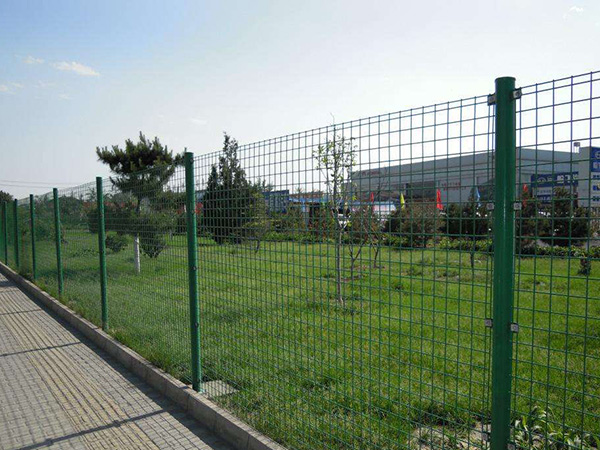 雙邊絲護(hù)欄